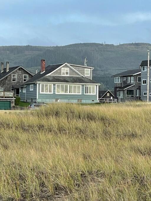 Seaside Beach Front House On The Promenade Екстериор снимка